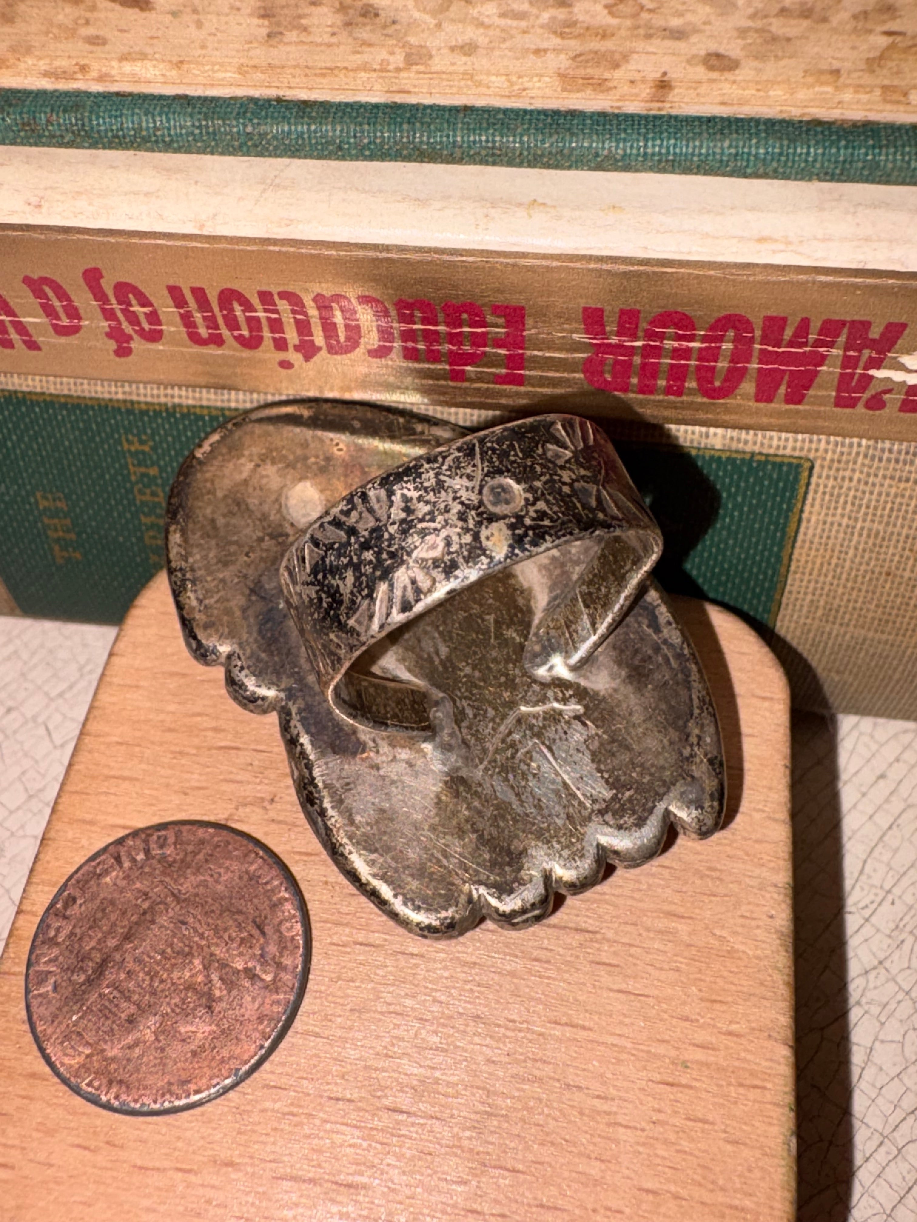 Vintage Navajo Bear Claw & Turquoise Ring